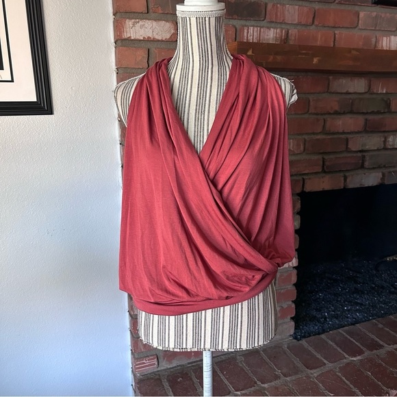 NWT Amour Vert Dream Knit Agnes Surplice Sleeveless Blouse in Mauve Sz M - Picture 1 of 6
